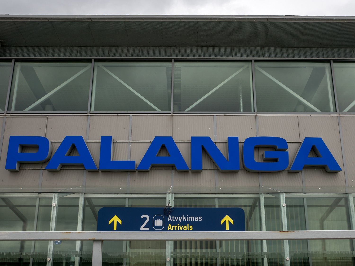 
Automobiliais į Palangos oro uostą atvykstantiesiems – naujos stovėjimo vietos				