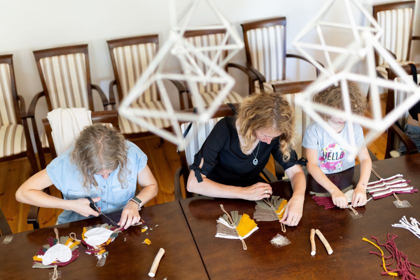 
Vietoje darbostogų – menostogos?                