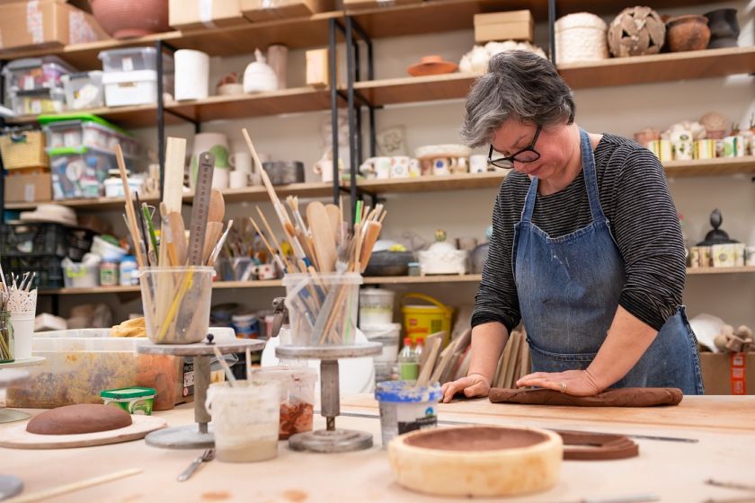 
Vietoje darbostogų – menostogos?                