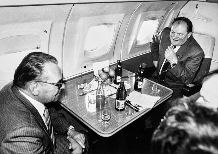 Unikalus žvilgsnis į nomenklatūros gyvenimo užkulisius: paroda „Saldus (nomenklatūros) gyvenimas“ LNM Istorijų namuose