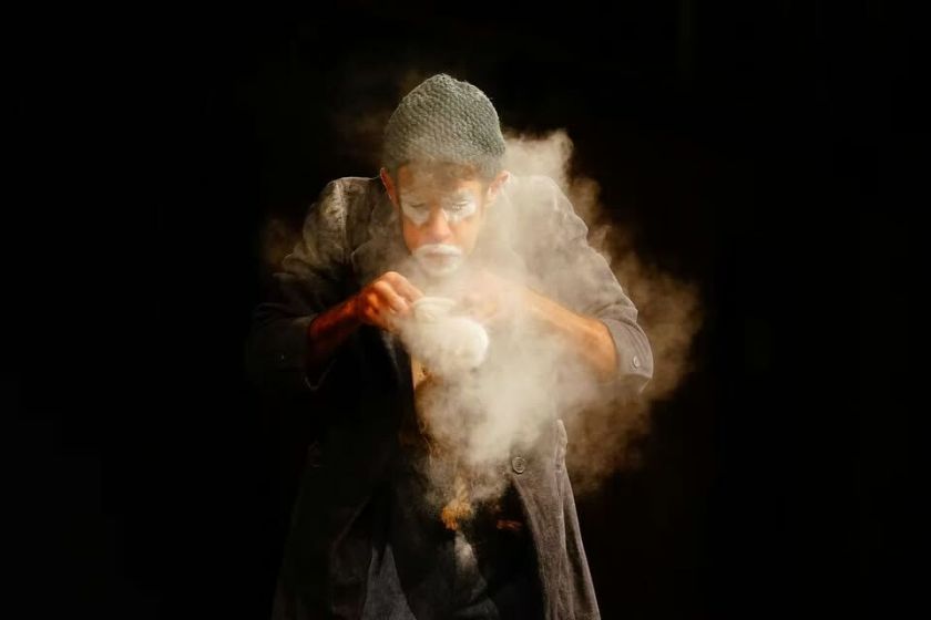 Į Klaipėdą kviečia spalvingasis gatvės teatrų festivalis „Šermukšnis“