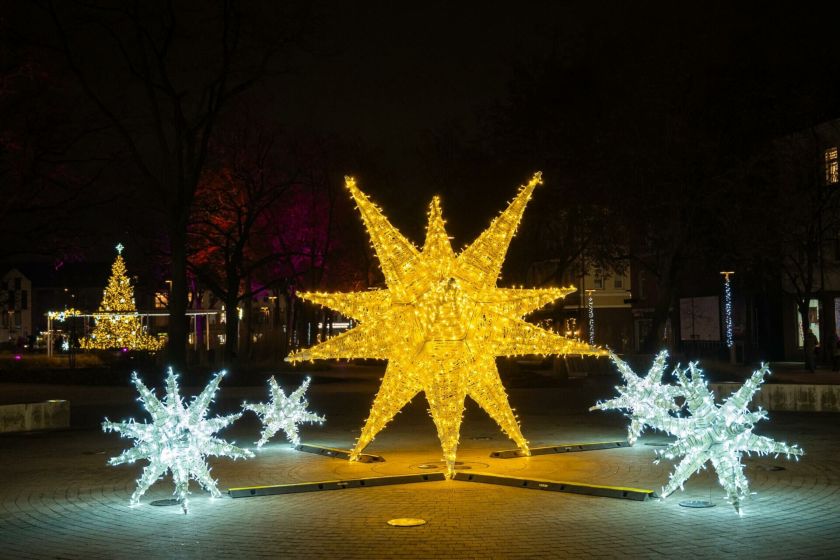 Kalėdinis pasivaikščiojimas Panevėžyje: šviesos, menas ir istorija