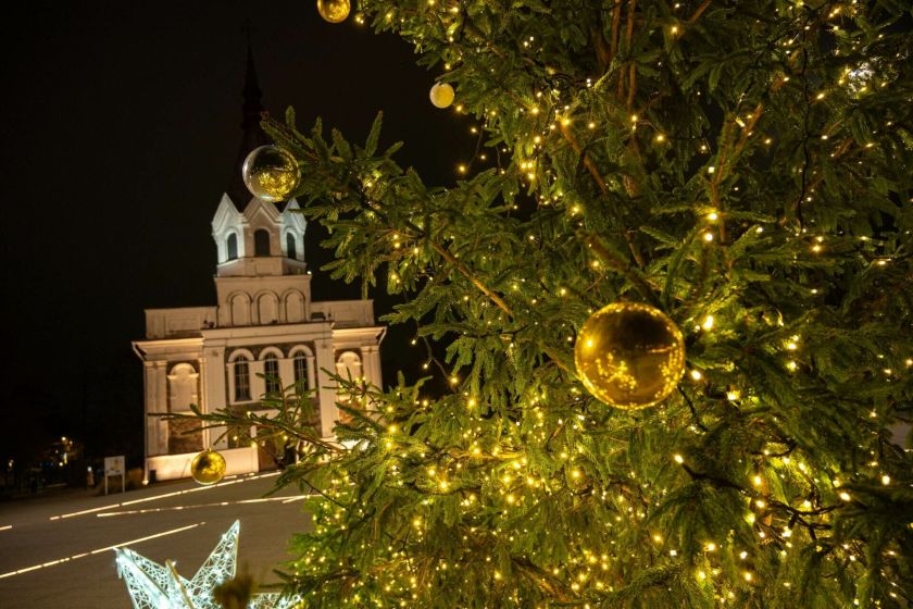 Kalėdinis pasivaikščiojimas Panevėžyje: šviesos, menas ir istorija