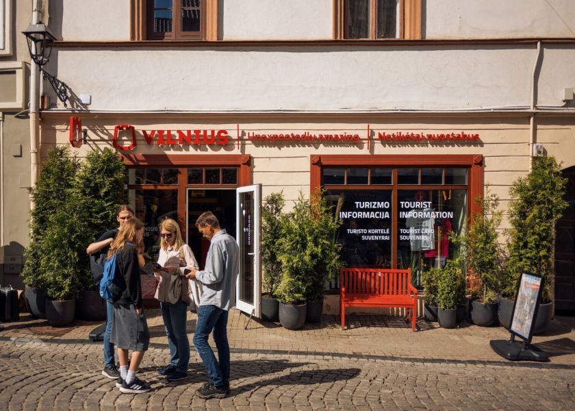 Nuo šaltibarščių iki troleibusų: turistų Vilniuje daugėja – kodėl jie renkasi sostinę?